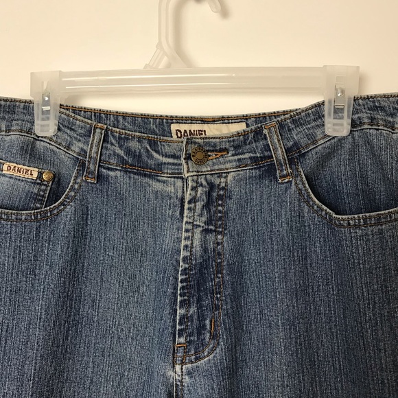 Daniel Jeans. Woman’s Flare size 13/14. - Picture 4 of 7